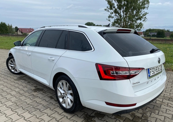 Skoda Superb cena 70000 przebieg: 130000, rok produkcji 2016 z Toruń małe 56